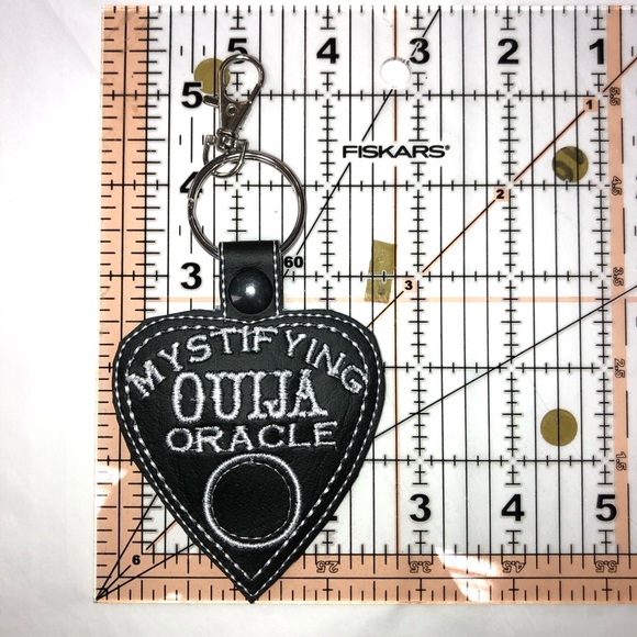 Ouija board planchette key chain - Picture 4 of 4